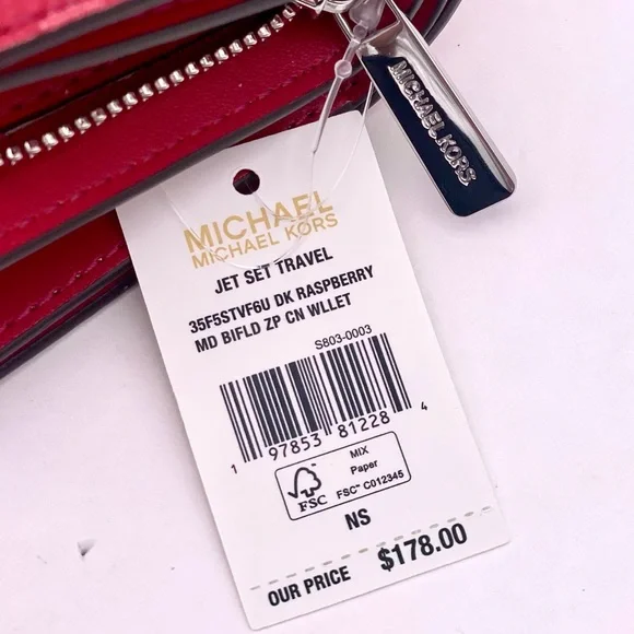 Michael Kors Jet Set Medium Printed Signature
Logo Wallet - Picture 11 of 14